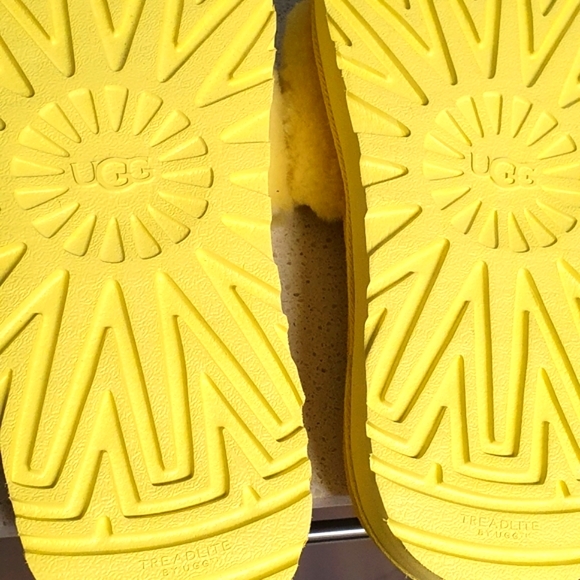 UGG slip on slippers - Picture 8 of 11